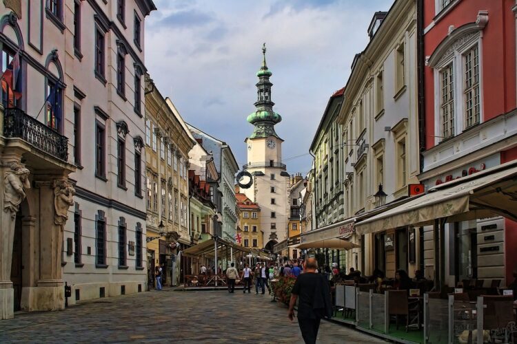BRATİSLAVA