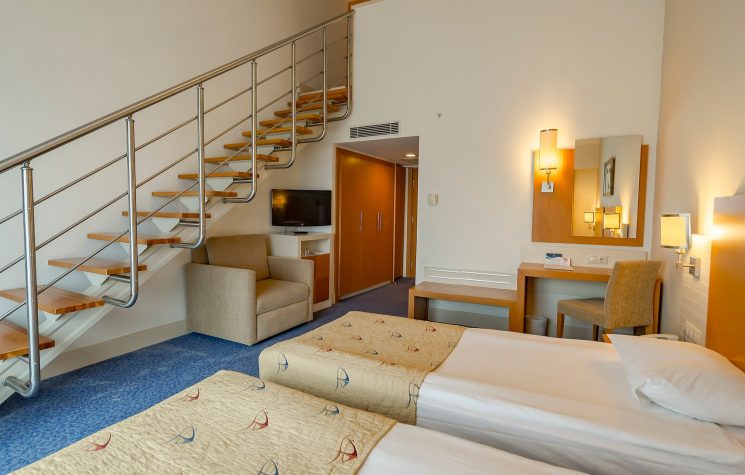 Crystal Admiral Resort Suites & Spa Aile Odası