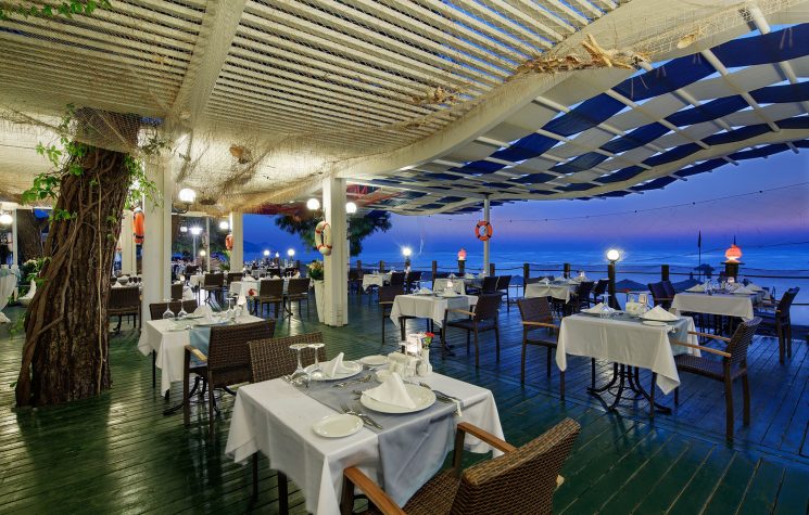 Crystal-Aura-Beach-Resort---Spa-A La Carte Restoran 1