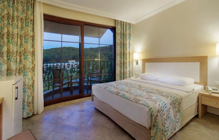 Crystal Green Bay Resort & Spa Standart Oda