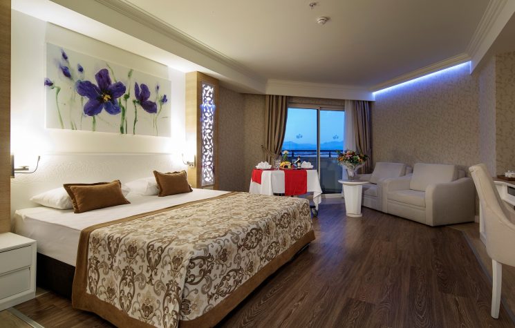Crystal Sunset Luxury Resort & Spa Sofalı Aile Odası
