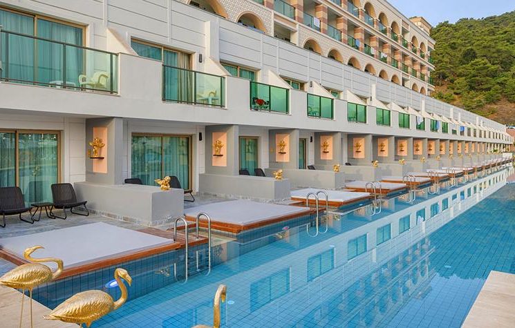 Dosinia Luxury Resort Havuza Açılan Oda