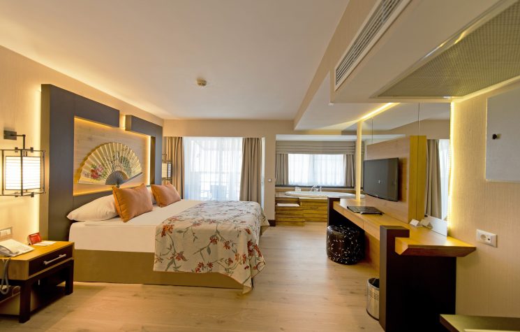Limak Lara De Luxe Hotel & Resort Aile Odası
