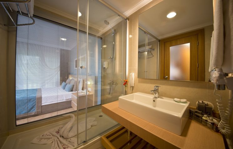 Limak Limra Hotel Aile Odası Banyo