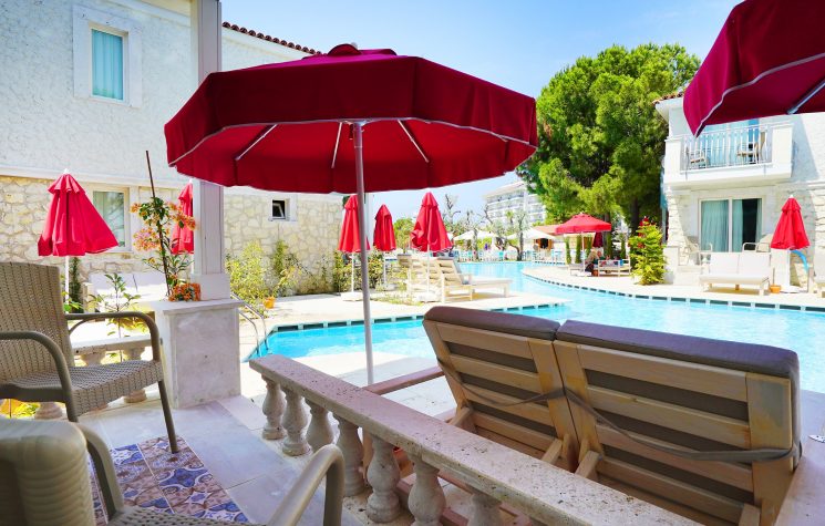 Lyra Resort Swim Up Standart Oda Balkon